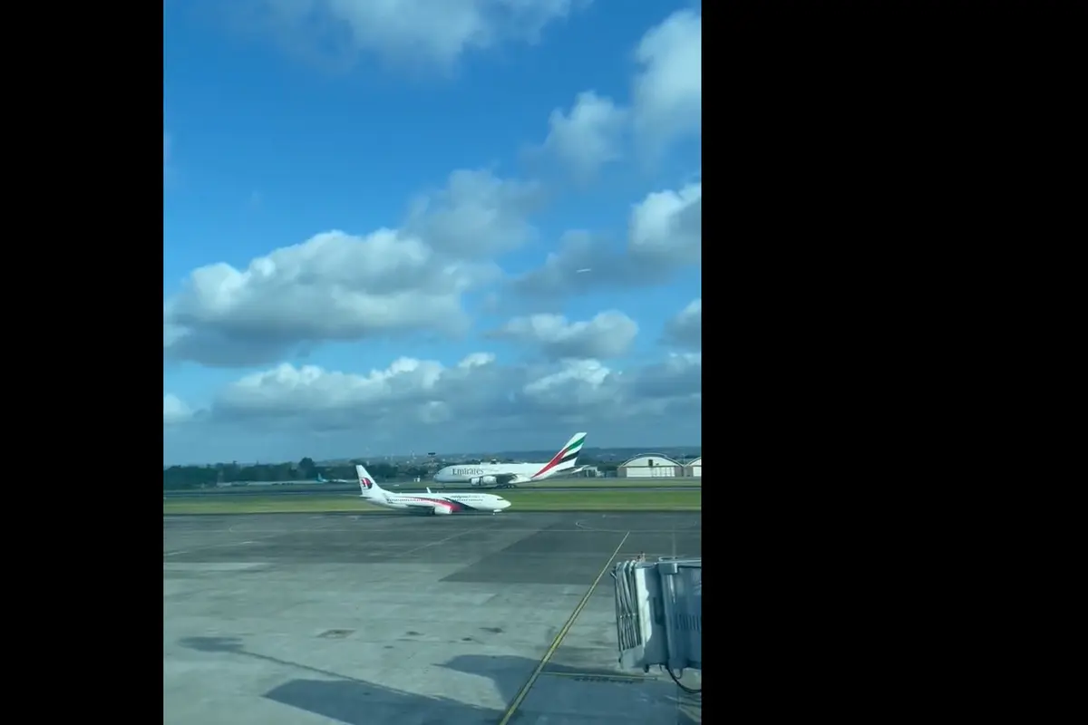 Top 3: Kehebohan Warganet Saat Airbus A380 Emirates Mendarat di Bali