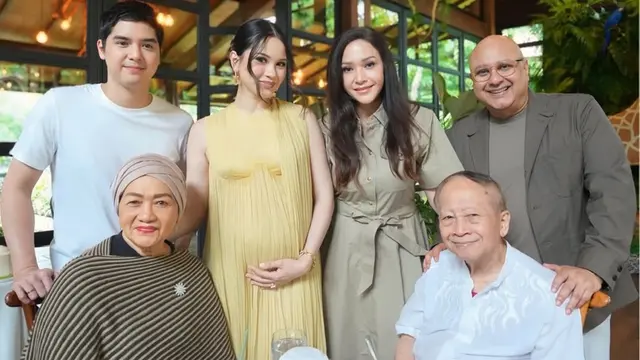 6 Potret Keluarga Besar Al Ghazali-Alyssa Daguise di Gender Reveal, Maia dan Mulan Bertemu Lagi