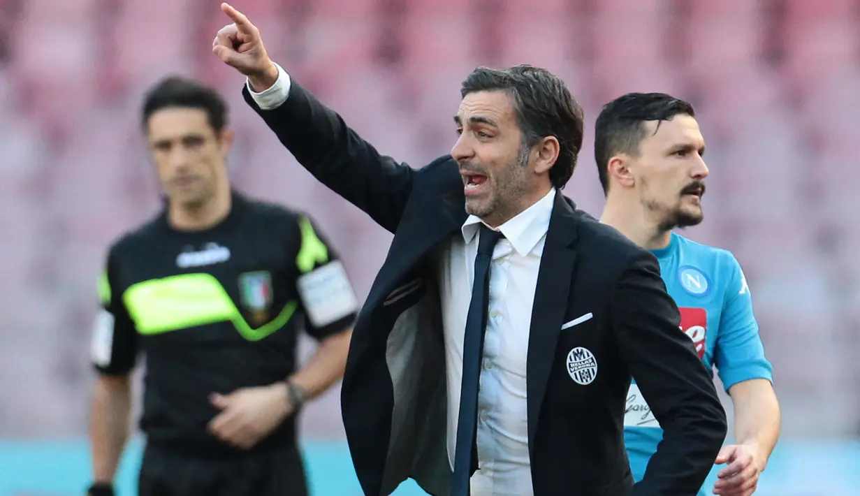 Fabio Pecchia. Eks sayap kanan Italia berusia 49 tahun ini pensiun sebagai pemain pada Juli 2009 bersama Foggia sebagai klub terakhirnya. Sejak awal musim 2022/2023 ia dipercaya menangani Parma di Serie B Liga Italia dan terikat kontrak hingga Juni 2024. Dalam 5 laga awal di Serie B Musim 2022/2023 ini Parma masih menempati posisi papan tengah di peringkat ke-13 klasemen sementara dengan koleksi 6 poin hasil dari 1 kali menang, 3 kali imbang dan 1 kali kalah. (AFP/Carlo Hermann)