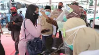 Pemeriksaah tubuh tubuh pemudik di perbatasan Kota Malang. Disiakan rapid test sekaligus isolasi bagi pemudik dengan suhu tubuh di atas rata - rata (Humas Pemkot Malang)