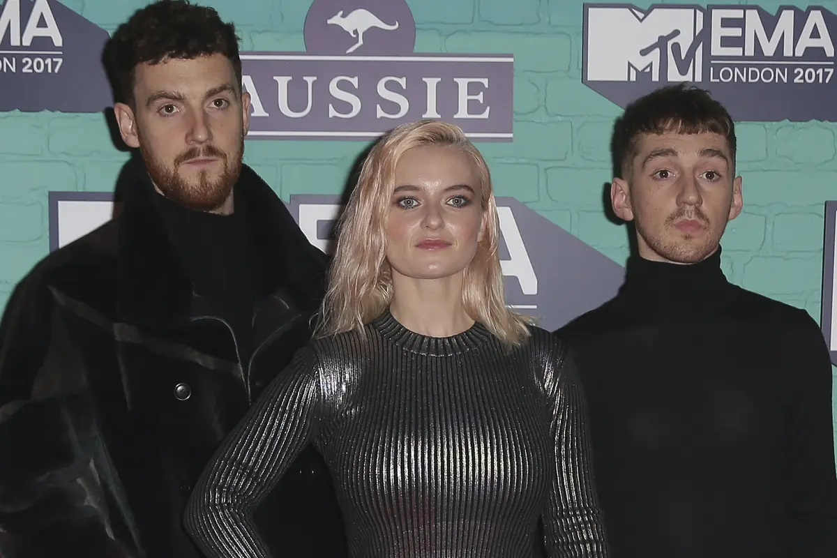 [Bintang] Lirik Lagu Clean Bandit feat Demi Lovato, Solo
