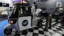 Kendaraan listrik dihadirkan pada pameran Persatuan Industri Kendaraan Listrik Indonesia (Periklindo) Electric Vehicle Show di JIEXPO Kemayoran, Jakarta, Jumat (22/7/2022). Pameran yang berlangsung pada 22-31 Juli 2022 ini menampilkan beragam inovasi untuk kendaraan listrik, mobil dan motor. (Liputan6.com/Johan Tallo)