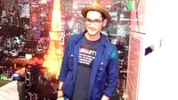 Afgan ikut-ikutan Inul Daratista, Rossa, Ahmad Dhani dan Charlie Van Houten dengan membuka tempat karaoke.