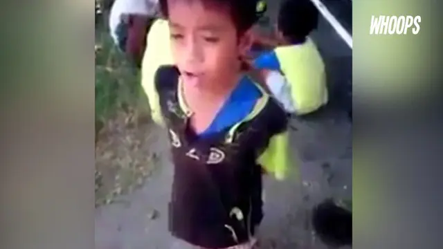 WHOOPS: Bocah Bersuara Emas Viral di Dunia Maya