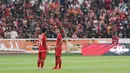 Pemain depan Persija, Heri Susanto (kiri) usai laga lanjutan Shopee Liga 1 Indonesia 2019 melawan Arema FC di Stadion Gelora Bung Karno, Jakarta, Sabtu (3/8/2019). Kedua tim bermain imbang 2-2-. (Liputan6.com/Helmi Fithriansyah)