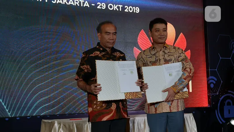 Kepala BSSN Letjen TNI (Purn) Hinsa Siburian dan CEO Huawei Indonesia Jacky Chen.