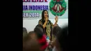 Miss Hukum dan HAM Bunda Luki, menyampaikan pidato saat perayaan Natal Bersama Forum Komunikasi Waria Indonesia (FKWI) di Jakarta, Sabtu(27/12/2014). (ANTARA FOTO/Ismar Patrizki)