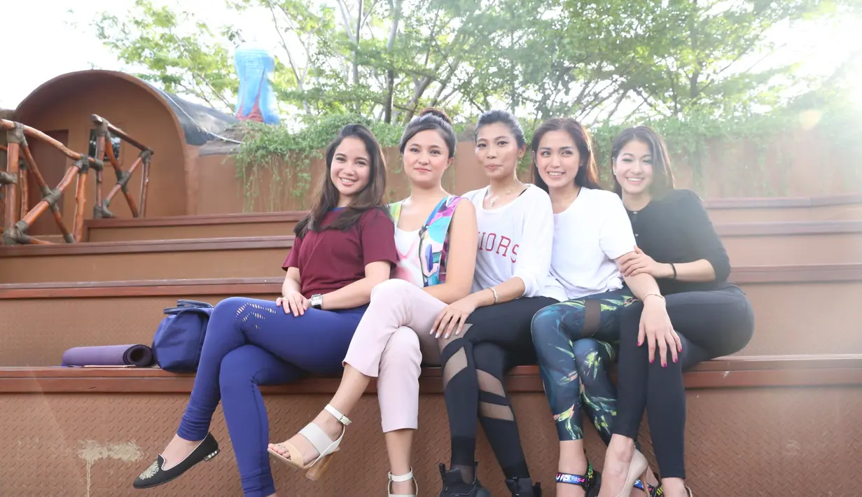 Girls Squad, bukan nama sebuah Girl Band ataupun grup musik melainkan sekumpulan selebriti dan sosialita. Mereka adalah Jessica Iskandar, Marshanda, Chacha Frederica, Nia Ramadhani, Dr. Irene, Karenina Sunny, dan lainnya. (Adrian Putra/Bintang.com)