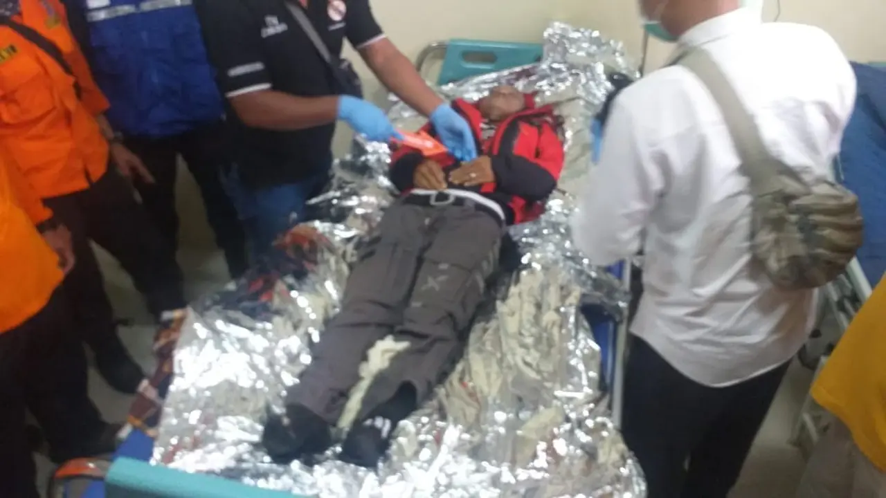 Pendaki Gunung Slamet meninggal dunia diduga terserang hipotermia, di Pos 5 Purbalingga. (Foto: Liputan6.com/Istimewa)
