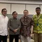 Ketua Umum PBVSI Imam Sudjarwo (kedua kiri), didampingi Sekjen PBVSI Heyzer Harsono (kedua kanan), Wasekjen PBVSI Gilang Iskandar (kiri), serta Wakil Ketua Bidang Pembinaan Prestasi PBVSI Loudryans A. Maspaitella (kanan) saat memberi penjelasan terkait keikutsertaan timnas voli putra dan puti&nbsp;di AVC Challenge Cup 2024. Imam Sudjarwo juga menjelaskan, pihaknya sudah memasang target khusus buat masing-masing skuad dalam perhelatan tersebut. (Liputan6.com/Melinda Indrasari)