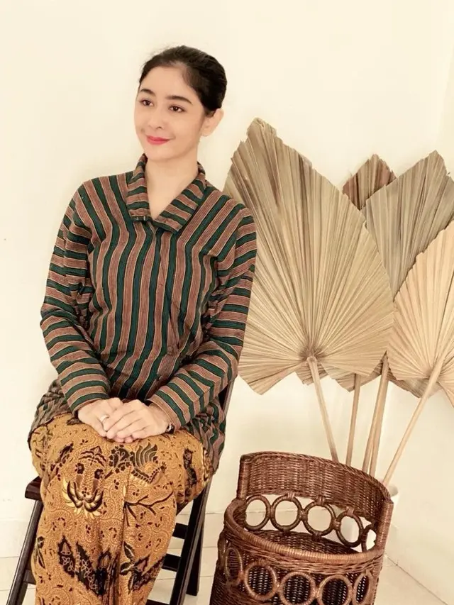 6 Potret Uut Permatasari dengan Makeup Natural, Tuai Pujian