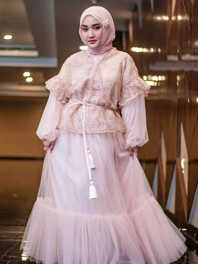 Penyanyi Indonesia Kenakan Dress Mewah di Final X Factor