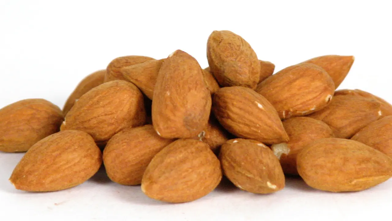 Rahasia Cantik di Balik Sebutir Almond