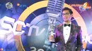 Afgan kembali menyabet penghargaan sebagai penyanyi solo pria paling ngetop di SCTV Music Awards 2014 (Liputan6.com/Panji Diksana)