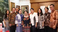 Ketua Umum PDI Perjuangan Megawati Soekarnoputri merayakan ulang tahun ke-77 bersama keluarga dan para sahabat, termasuk menteri pada era pemerintahannya dan pemerintahan saat ini. (Liputan6.com/Delvira Hutabarat).