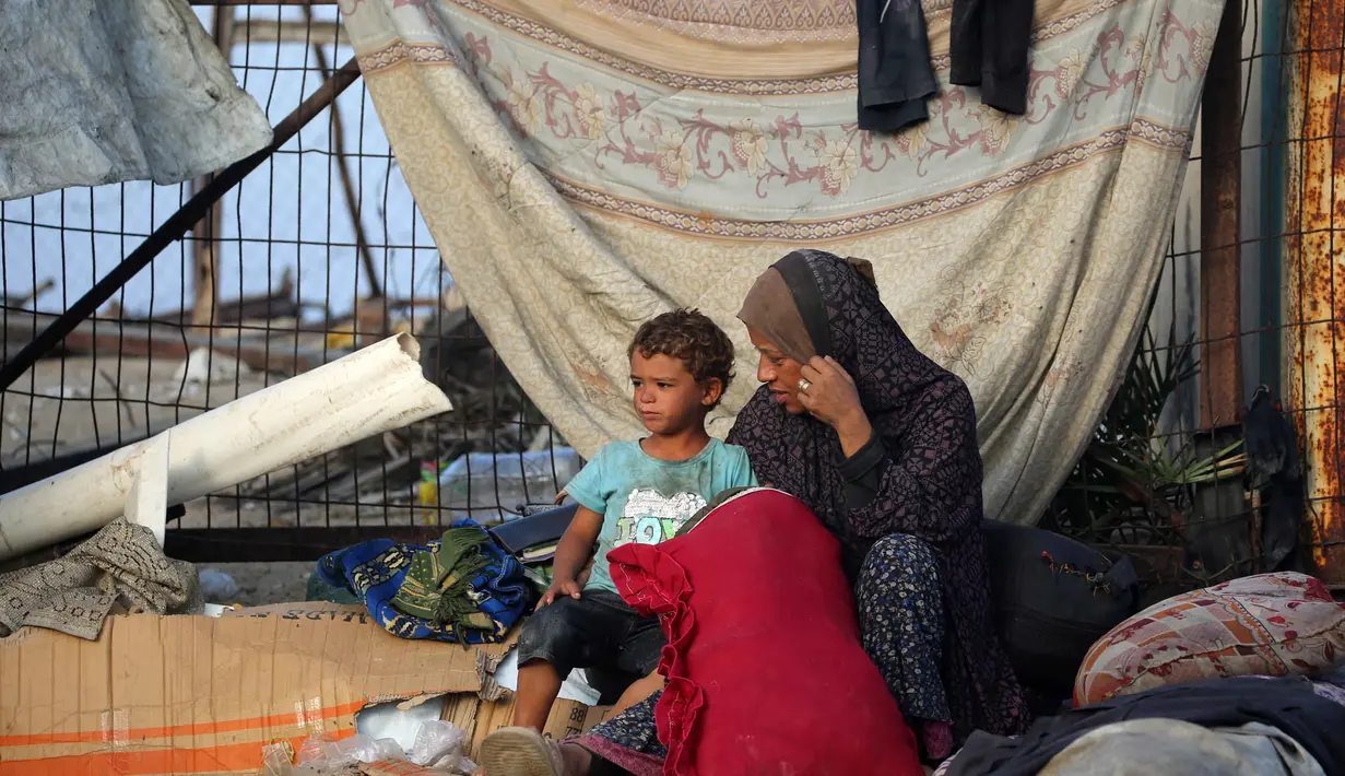 Namun, kebutuhan dasar sebagai tempat berlindung tersebut mengalami kelangkaan, lonjakan harga, dan gangguan distribusi. (Eyad BABA/AFP)