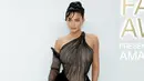 <p>Kylie Jenner menghadiri CFDA Fashion Awards di Casa Cipriani, New York City, Amerika Serikat, 7 November 2022. Dia melengkapi penampilannya dengan sepatu runcing berwarna hitam. (Dimitrios Kambouris/Getty Images/AFP)</p>