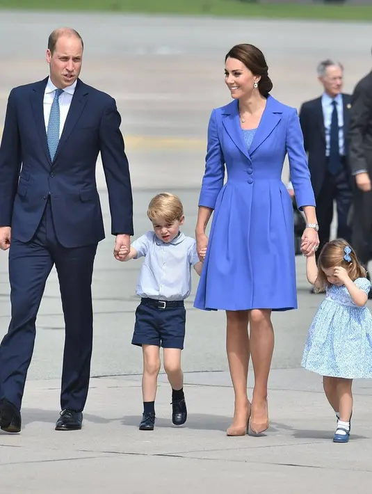 Melihat unggahan di akun Instagram @kensingtonroyal, Senin (8/1/2018) menjadi hari pertama Putri Charlotte melangkahkan kakinya ke bangku sekolah. Lagi-lagi, tampilannya saat itu begitu lucu dan menggemaskan. (Instagram/kensingtonroyal)
