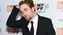 “Dia (Pattinson) berpikir Kristen dapat bergaya apapun dan tetap terlihat cool dan nyamn di dirinya,” tambah sumber. (AFP/Bintang.com)
