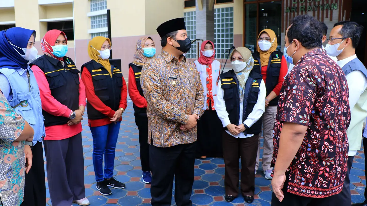 Pemkot Tangerang yang bekerjasama dengan Ikatan Dokter Indonesia (IDI) Cabang Tangerang menerjunkan tim kesehatan, untuk memberikan layanan kesehatan gratis kepada para korban gempa.