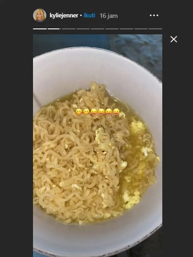 6 Potret Artis Dunia yang Suka Mie Instan Indonesia, Terbaru Kylie Jenner