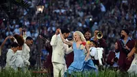 Bad Bunny Cetak Sejarah di Super Bowl 2026, Gandeng Lady Gaga Bergoyang Salsa