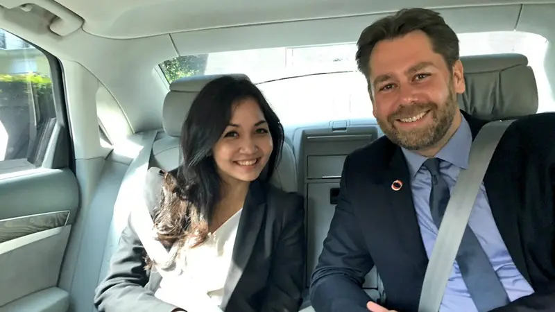 #Ambassador1Day terpilih, Syarifah Reihana Fakhry bersama dengan Duta Besar Denmark untuk Indonesia, Casper Klynge