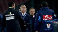 Pelatih Inter Milan Roberto Mancini dan pelatih Napoli Maurizio Sarri bersitegang saat kedua tim bentrok di perempatfinal Piala Italia,  Rabu (20/1/2016) dini hari WIB. (Republicca)