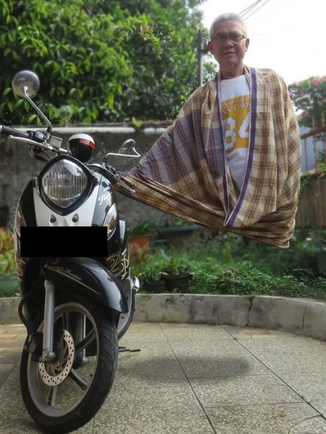 6 Editan Foto Absurd Ala Somantri Ahmad Ini Kocak, Skill Edit di Luar Nalar