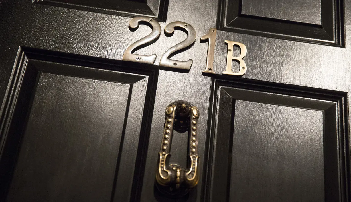 Sebuah kamar dengan nomor 221B  yang di desain bertema  tokoh detektif fiksi  Sherlock Holmes di Alexandria, Virginia, Sabtu ( 17/10/2015). Kamar ini merupakan sebuah hiburan terbaru di Amerika yang disebut ruangan melarikan diri. (REUTERS/Joshua Roberts)