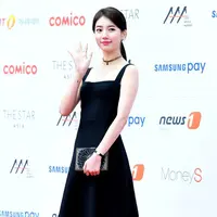 Dress panjang hitam. (Pinterest)