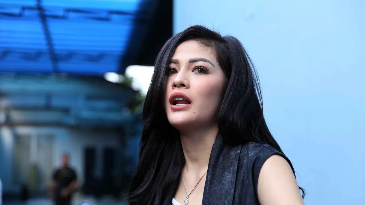 [Bintang] Hesty Klepek Klepek
