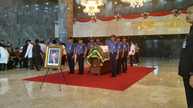 Jenazah AM Fatwa disemayamkan di DPR