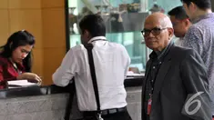 Mantan Menteri Koordinator Perekonomian Dorodjatun Kuntjoro-Jakti memenuhi panggilan penyidik KPK di Gedung KPK, Jakarta, Senin (10/11/2014)(Liputan6.com/Miftahul Hayat)