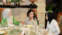 Momen Krisdayanti berkunjung ke rumah Siti Nurhaliza di Malaysia. (sumber: Instagram/ctdk)