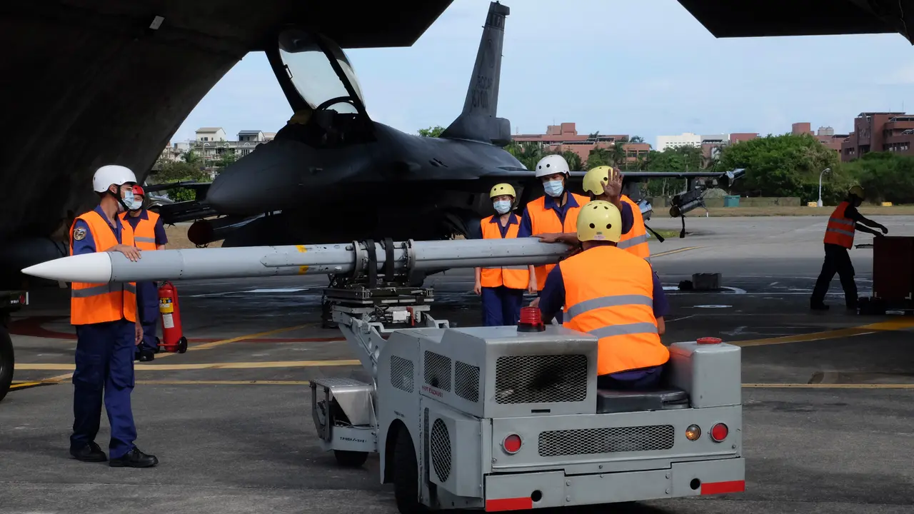 Lawan Tekanan China, Taiwan Gelar Latihan Militer