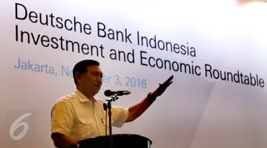 Menko Kemaritiman, Luhut Pandjaitan memberikan pidato pada Economy and Investment Roundtable 2016 di Jakarta (03/11). Poin diskusi adalah aktivitas positif dalam perekonomian Indonesia untuk menciptakan optimisme investasi. (Liputan6.com/Fery Pradolo)