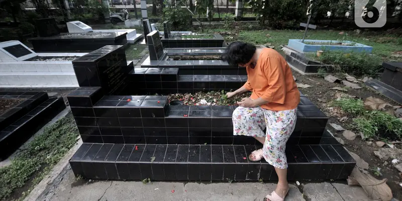 Tradisi Ziarah Jelang Natal di Makam Gereja Tugu