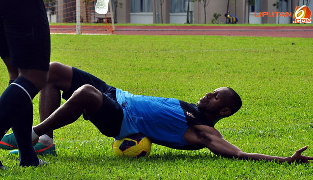 
Latihan Timnas Indonesia di lapangan Inspen, Putrajaya, Malaysia, jelang pertandingan melawan Timnas Singapura, rabu 28 November 2012 di Stadion Bukit Jalil, Kuala Lumpur Malaysia.