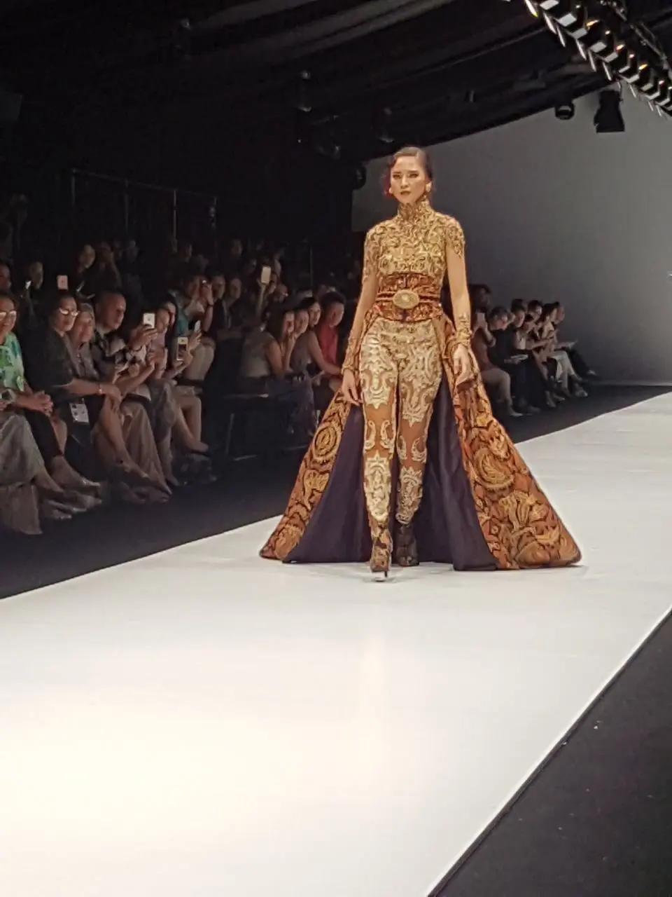 11 Karya Desainer Indonesia Unjuk Gigi saat Pembukaan JFW 2018