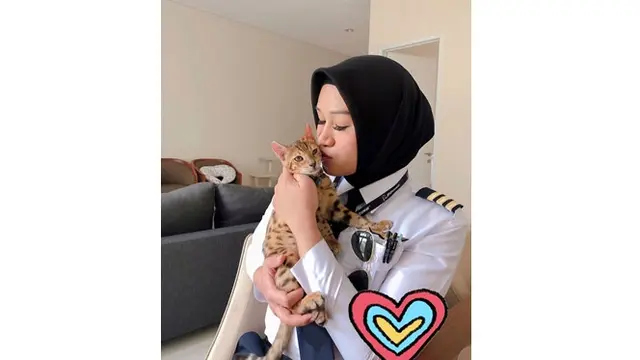 Pernah Viral, Ini 6 Potret Terbaru Pilot Sari Ardisa yang Kini Mantap Berhijab