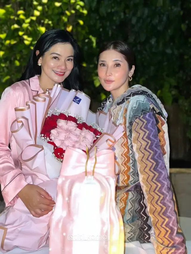 Kehadiran Eva Anindita saat Titi Kamal Rayakan Ulang Tahun ke-44. [@eva_anindita_zachrie]