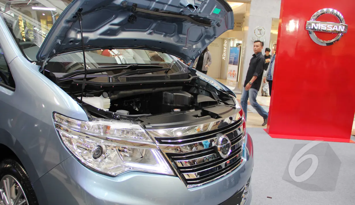 Penampilan bagian depan New Nissan Serena 2015, Jakarta, Jumat (13/3/2015). Foto diambil saat peluncuran di kawasan Pondok Indah. (Liputan6.com/Helmi Afandi)