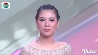 Sheemee Buenaobra Mendapat Kejutan dai Nassar di Panggung D'Academy Asia 5. sumberfoto: Indosiar