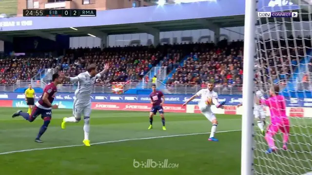 Berita video bukti Karim Benzema masih ganas saat Real Madrid menang 4-1 atas Eibar, Sabtu (4/3/2017). This video presented by BallBall.
