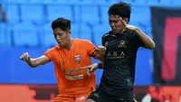 Striker Borneo FC Samarinda asal Myanmar, Win Naing Tun saat menghadapi Madura United di Stadion Batakan, Balikpapan, Rabu (17/4/2024) petang WIB. Laga lanjutan BRI Liga 1 2023/2024 dimenangkan Madura dengan skor telak 4-0. (Dok. Borneo FC Samarinda)