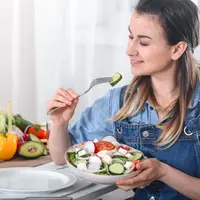 Ilustrasi Banyak Makan Sayuran Berserat / Freepik by pvproductions