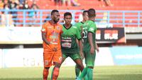 Borneo FC mengalahkan PS TNI 1-0  dalam laga lanjutan Liga 1 2017 di Stadion Segiri, Samarinda, Minggu (13/8/2017). (Bola.com/Permana Kusumadijaya)