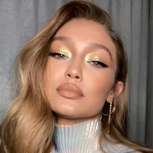 Colorful Makeup Look Gigi Hadid/dok. Pinterest