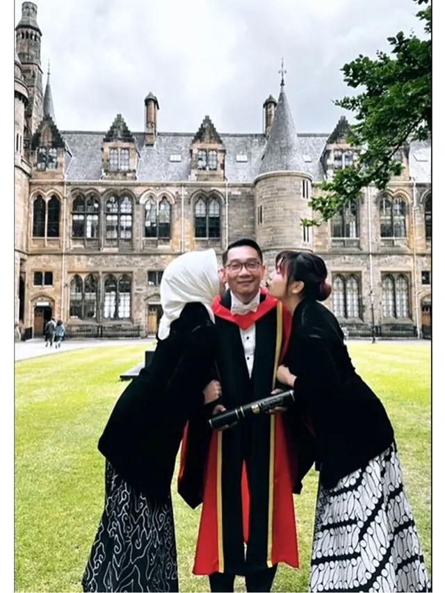 6 Potret Ridwan Kamil Terima Gelar Doktor Kehormatan dari University of Glasgow